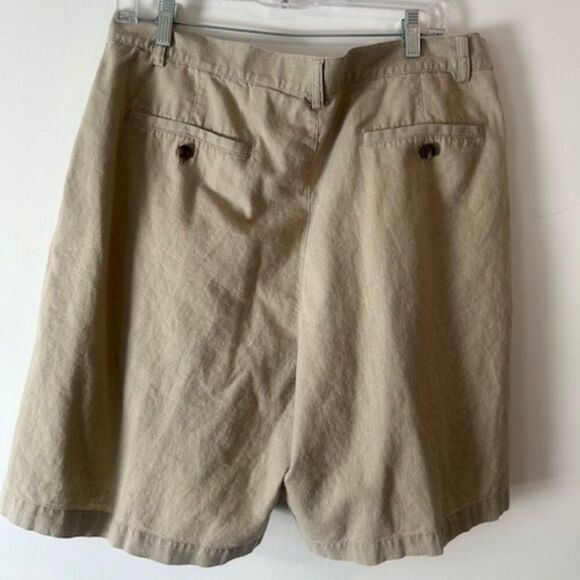 Eddie Bauer Khaki Linen blend pleated front shorts, size 36M - Picture 2 of 4